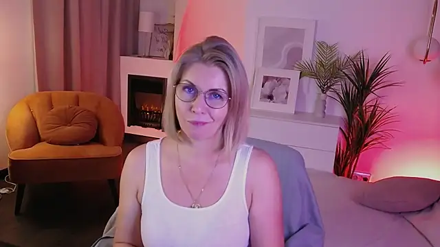 Snapshot of Annie_Light chatting on October 15, 2025, 1:44 pm Annie Light online show from October 15, 2025, 1:44 pm