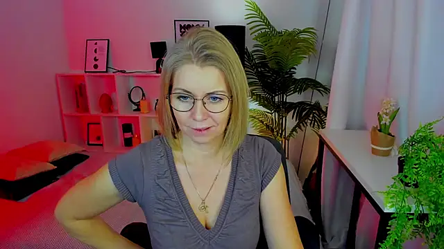 Snapshot of Annie_Light chatting on January 16, 2026, 5:55 am Annie Light online show from January 16, 2026, 5:55 am