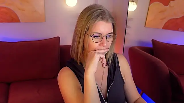 Snapshot of Annie_Light chatting on January 19, 2026, 6:06 am Annie Light online show from January 19, 2026, 6:06 am