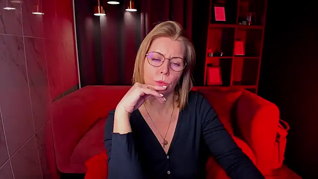 Snapshot of Annie_Light chatting on February 2, 2026, 6:23 am Annie Light online show from February 2, 2026, 6:23 am