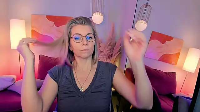 Snapshot of Annie_Light chatting on February 10, 2026, 6:39 am Annie Light online show from February 10, 2026, 6:39 am