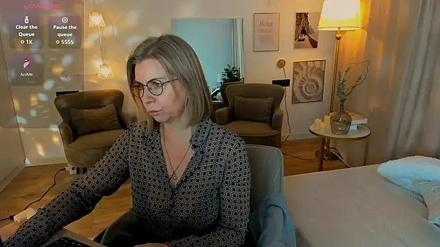 Snapshot of Annie_Light chatting on February 24, 2026, 6:22 am Annie Light online show from February 24, 2026, 6:22 am