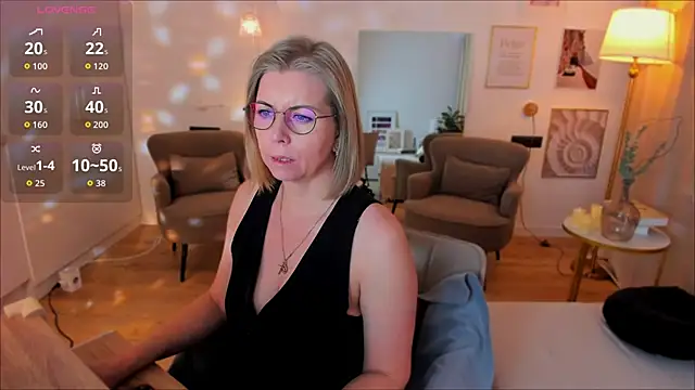 Snapshot of Annie_Light chatting on February 25, 2026, 6:34 am Annie Light online show from February 25, 2026, 6:34 am