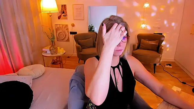 Snapshot of Annie_Light chatting on March 3, 2026, 6:08 am Annie Light online show from March 3, 2026, 6:08 am