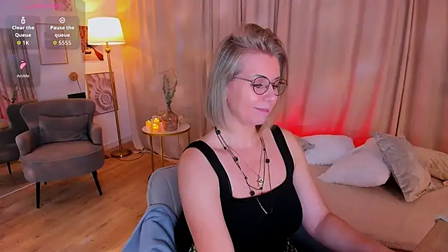 Snapshot of Annie_Light chatting on March 6, 2026, 9:39 am Annie Light online show from March 6, 2026, 9:39 am