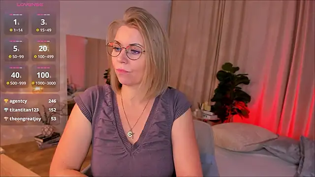 Snapshot of Annie_Light chatting on March 27, 2026, 8:59 am Annie Light online show from March 27, 2026, 8:59 am