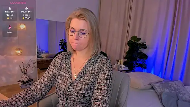 Snapshot of Annie_Light chatting on March 28, 2026, 8:36 am Annie Light online show from March 28, 2026, 8:36 am