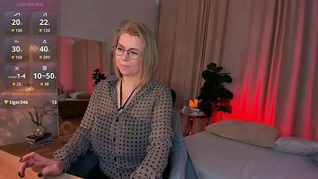 Snapshot of Annie_Light chatting on April 6, 2026, 6:58 am Annie Light online show from April 6, 2026, 6:58 am