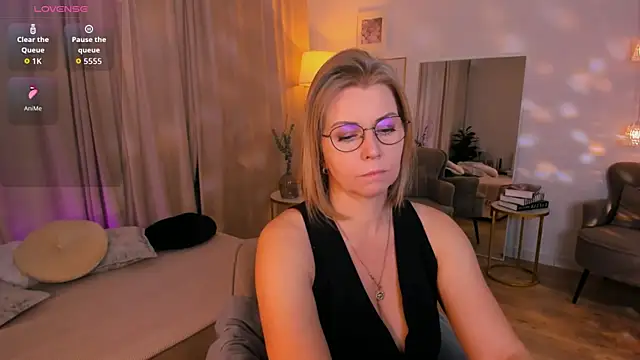 Snapshot of Annie_Light chatting on April 16, 2026, 6:58 am Annie Light online show from April 16, 2026, 6:58 am