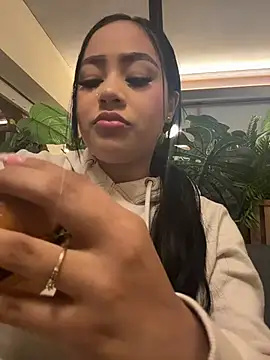 Snapshot of Luisa_Fernandaa chatting on February 21, 2026, 2:23 am Luisa Fernandaa online show from February 21, 2026, 2:23 am