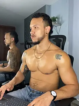 Snapshot of ARON_TAYLER01 chatting on February 11, 2025, 12:48 pm ARON TAYLER01 online show from February 11, 2025, 12:48 pm