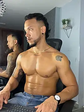 Snapshot of ARON_TAYLER01 chatting on March 20, 2025, 12:43 pm ARON TAYLER01 online show from March 20, 2025, 12:43 pm