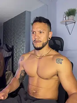 Snapshot of ARON_TAYLER01 chatting on October 1, 2025, 10:32 am ARON TAYLER01 online show from October 1, 2025, 10:32 am