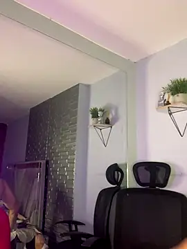 Snapshot of ARON_TAYLER01 chatting on October 22, 2025, 10:37 am ARON TAYLER01 online show from October 22, 2025, 10:37 am