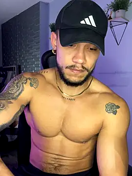 Snapshot of ARON_TAYLER01 chatting on October 24, 2025, 10:22 am ARON TAYLER01 online show from October 24, 2025, 10:22 am