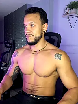 Snapshot of ARON_TAYLER01 chatting on October 25, 2025, 10:23 am ARON TAYLER01 online show from October 25, 2025, 10:23 am