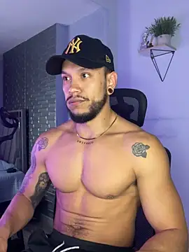 Snapshot of ARON_TAYLER01 chatting on October 28, 2025, 10:30 am ARON TAYLER01 online show from October 28, 2025, 10:30 am