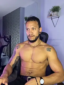 Snapshot of ARON_TAYLER01 chatting on October 29, 2025, 10:39 am ARON TAYLER01 online show from October 29, 2025, 10:39 am