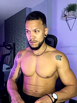 Snapshot of ARON_TAYLER01 chatting on October 31, 2025, 10:38 am ARON TAYLER01 online show from October 31, 2025, 10:38 am