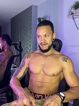 Snapshot of ARON_TAYLER01 chatting on November 6, 2025, 10:27 am ARON TAYLER01 online show from November 6, 2025, 10:27 am