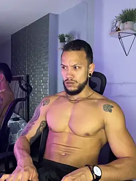 Snapshot of ARON_TAYLER01 chatting on November 7, 2025, 10:26 am ARON TAYLER01 online show from November 7, 2025, 10:26 am