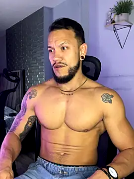 Snapshot of ARON_TAYLER01 chatting on November 8, 2025, 10:26 am ARON TAYLER01 online show from November 8, 2025, 10:26 am