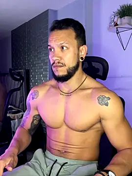 ARON TAYLER01 online show from November 11, 2025, 10:26 am