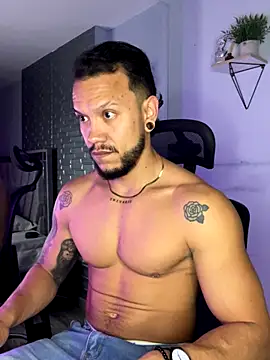 Snapshot of ARON_TAYLER01 chatting on November 18, 2025, 10:31 am ARON TAYLER01 online show from November 18, 2025, 10:31 am