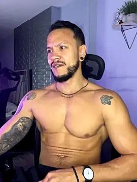 Snapshot of ARON_TAYLER01 chatting on November 21, 2025, 11:20 am ARON TAYLER01 online show from November 21, 2025, 11:20 am