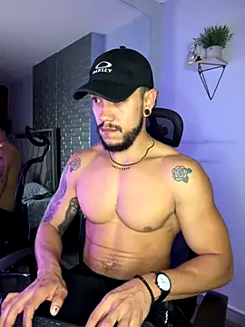 Snapshot of ARON_TAYLER01 chatting on November 28, 2025, 10:29 am ARON TAYLER01 online show from November 28, 2025, 10:29 am