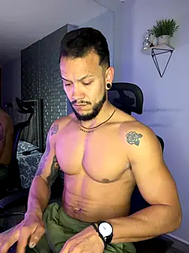 Snapshot of ARON_TAYLER01 chatting on December 2, 2025, 10:31 am ARON TAYLER01 online show from December 2, 2025, 10:31 am