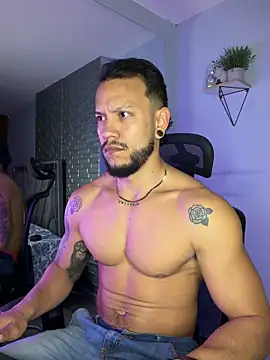 Snapshot of ARON_TAYLER01 chatting on December 4, 2025, 10:24 am ARON TAYLER01 online show from December 4, 2025, 10:24 am