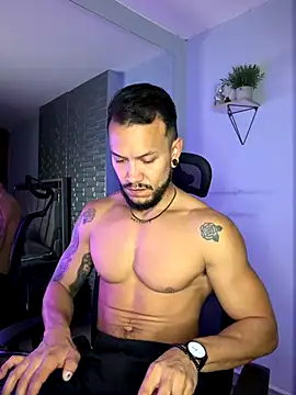 Snapshot of ARON_TAYLER01 chatting on December 16, 2025, 10:31 am ARON TAYLER01 online show from December 16, 2025, 10:31 am