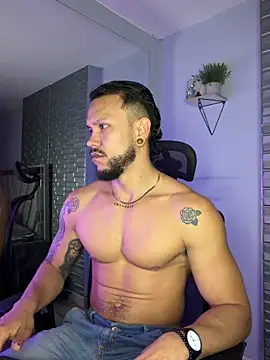 ARON TAYLER01 online show from December 18, 2025, 10:32 am