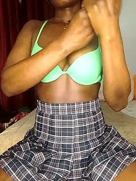 NicRaisaa online show from November 5, 2025, 3:39 am