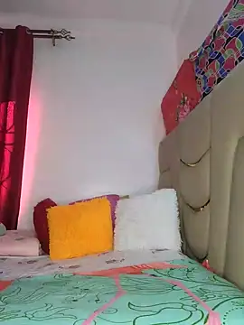 NicRaisaa online show from February 5, 2026, 5:23 am