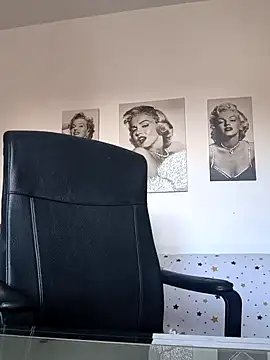 Ladykaos online show from February 20, 2026, 12:49 pm