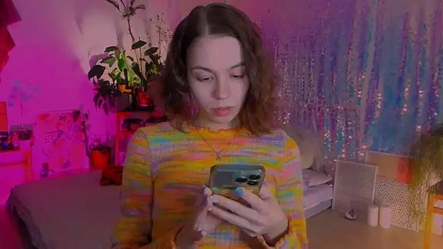 poli   online show from February 3, 2025, 3:27 pm