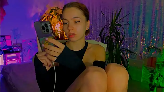 poli   online show from November 19, 2025, 8:09 pm