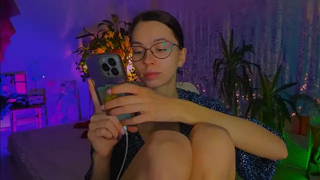 poli   online show from November 29, 2025, 5:49 pm