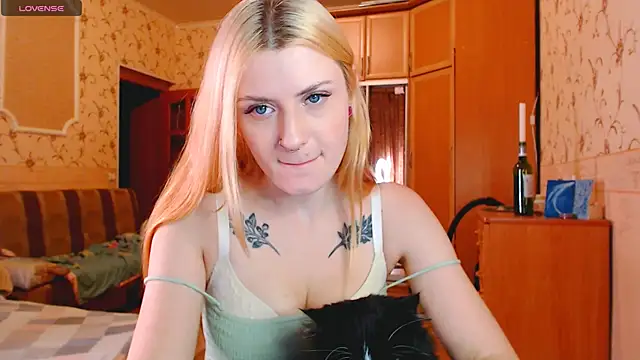 MarySweetness online show from February 12, 2025, 4:44 pm