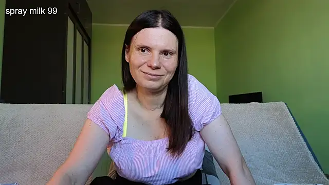 Snapshot of Liisa_ chatting on June 25, 2026, 6:51 am Liisa online show from June 25, 2026, 6:51 am