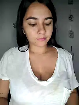 Snapshot of alison_villalobo chatting on October 26, 2025, 1:44 am alison villalobo online show from October 26, 2025, 1:44 am