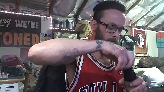 CloudDadddyyy420 online show from February 8, 2025, 9:46 pm