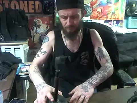 CloudDadddyyy420 online show from February 13, 2025, 2:34 am