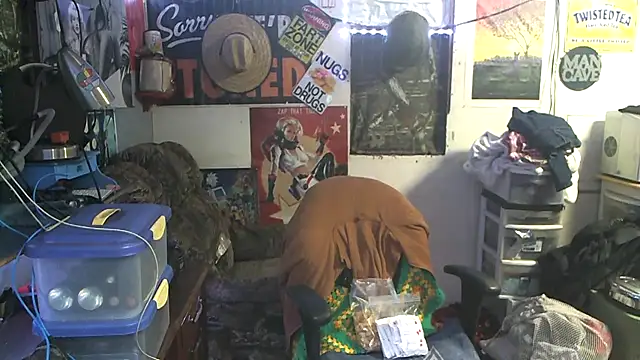 CloudDadddyyy420 online show from November 11, 2025, 7:58 pm