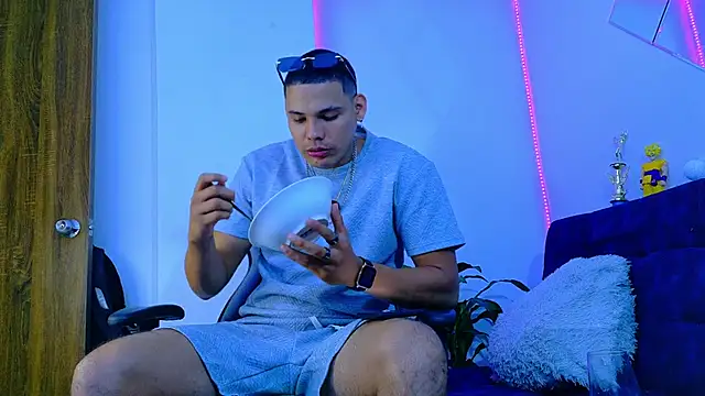 rick03 leto online show from November 22, 2025, 4:44 am