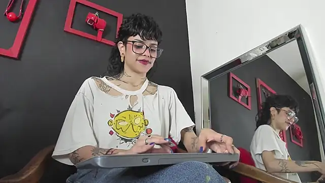 Snapshot of trinitty chatting on December 3, 2024, 1:21 pm trinitty online show from December 3, 2024, 1:21 pm