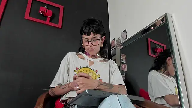 Snapshot of trinitty chatting on March 7, 2025, 2:01 pm trinitty online show from March 7, 2025, 2:01 pm