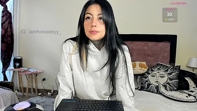 Thedollhoney online show from April 1, 2026, 4:37 pm